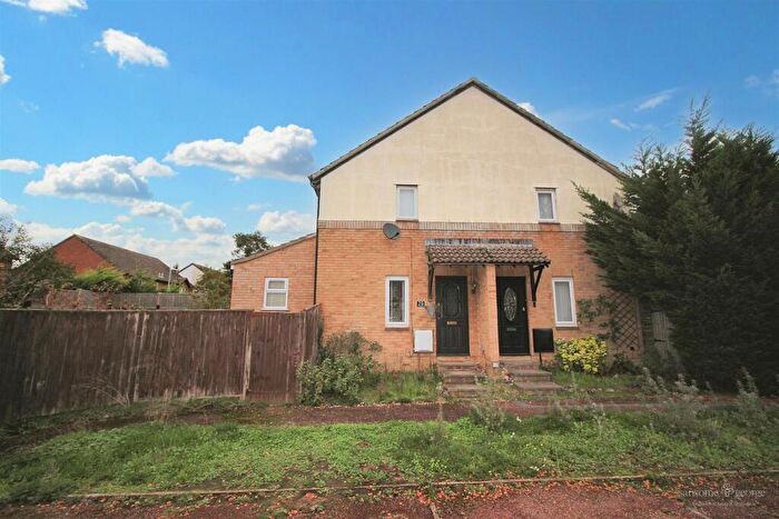 2 Bedroom End Of Terrace House For Sale In Porlock Place, Calcot, Reading, RG31