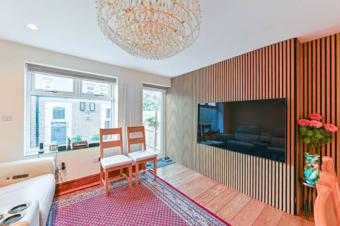 4 Bedroom Terraced House For Sale In Blackshaw Road, Tooting, London, SW17