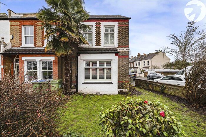 2 Bedroom End Of Terrace House For Sale In Swingate Lane, Plumstead Common, SE18