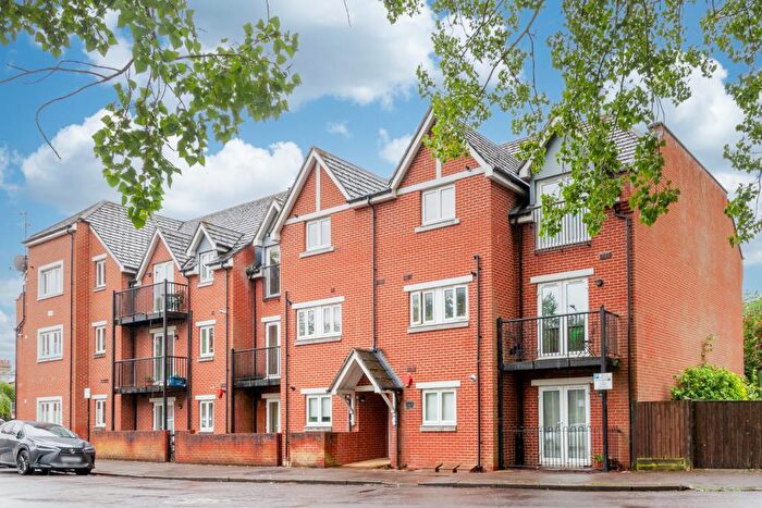 2 Bedroom Flat For Sale In Water Eaton Road, North Summertown, OX2