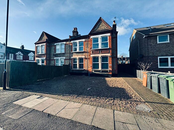 3 Bedroom Maisonette To Rent In Hurstbourne Road, London, SE23