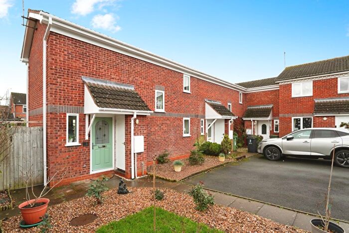 2 Bedroom End Terrace House For Sale In Portsmouth Close, Worcester, Worcestershire, WR5