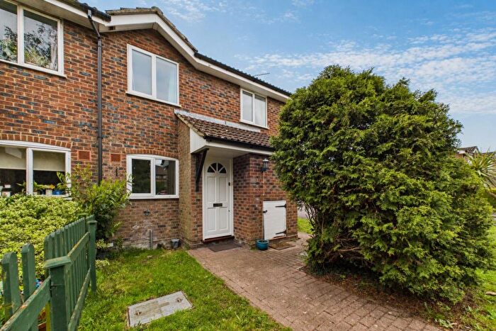 2 Bedroom End Of Terrace House For Sale In Horsham Road, Owlsmoor, Sandhurst, Berkshire, GU47