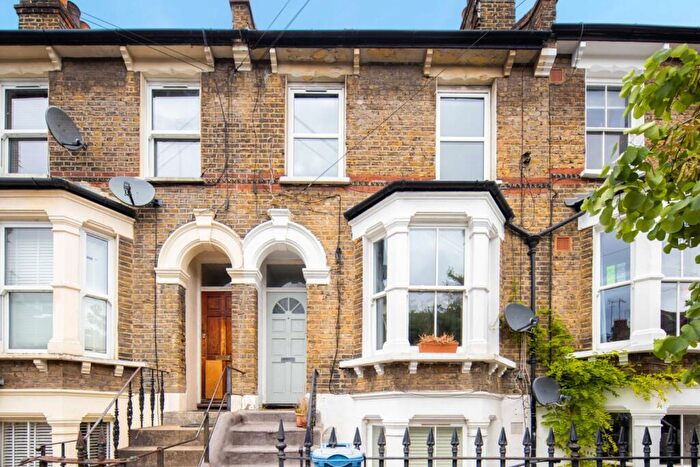 1 Bedroom Flat For Sale In Mabley Street, Homerton, London, E9