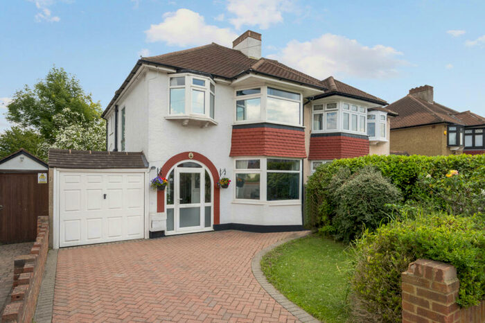 3 Bedroom Semi-Detached House To Rent In Oxford Crescent, New Malden, KT3