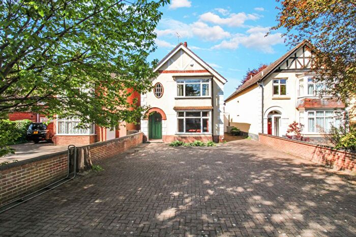 4 Bedroom Detached House For Sale In Alexandra Road, Farnborough, GU14