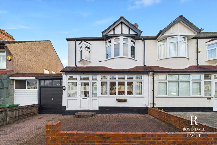 3 Bedroom End Of Terrace House For Sale In West Avenue, Wallington, SM6