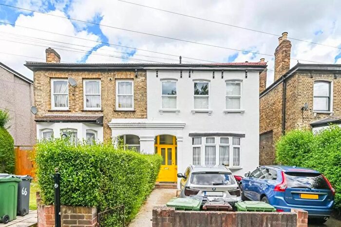 2 Bedroom Apartment To Rent In Fairlop Road, Leytonstone, E11