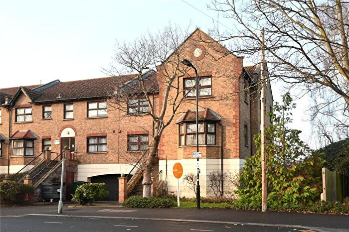 1 Bedroom Flat To Rent In Coppermill Lane, Walthamstow, London, E17