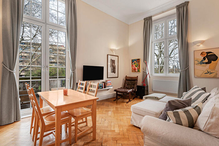 1 Bedroom Apartment For Sale In Rosebery Avenue, London, EC1R
