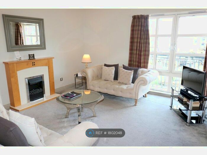2 Bedroom Flat To Rent In Old Tolbooth Wynd, Edinburgh, EH8