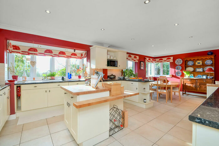 4 Bedroom Detached House For Sale In Bedhampton, Hampshire, PO9