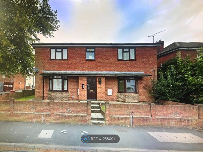 1 Bedroom Flat To Rent In Waterloo Road, Southampton, SO15