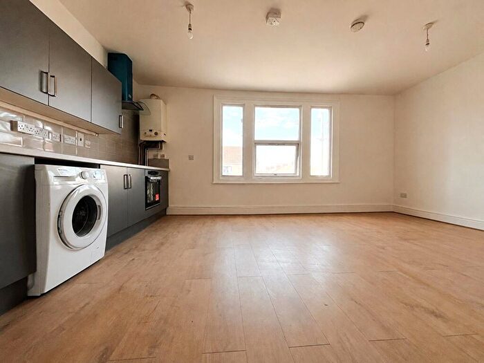 1 Bedroom Apartment To Rent In Manchester Road, Swindon, Wiltshire, SN1