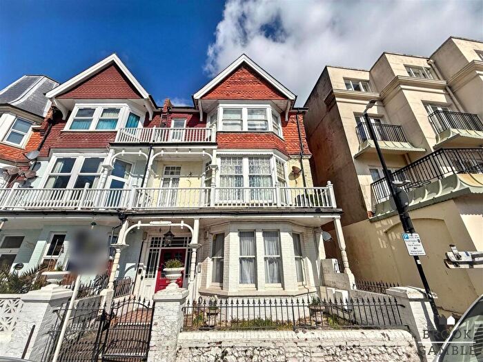 2 Bedroom Apartment For Sale In Elms Avenue, Eastbourne, BN21