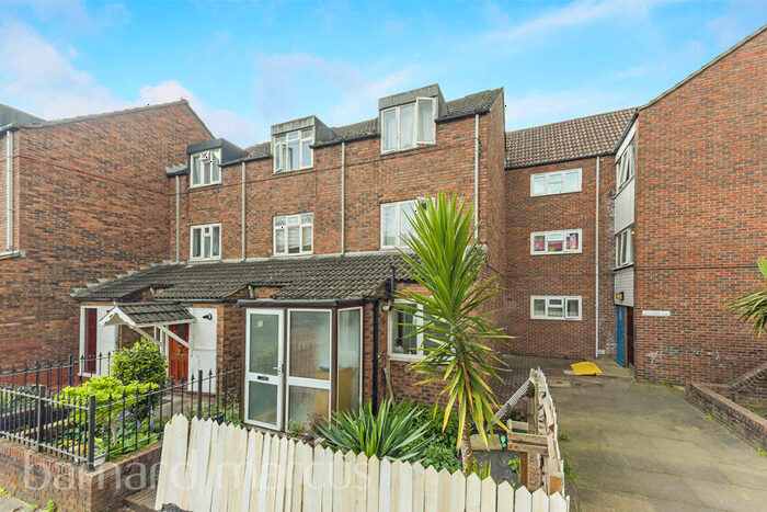 4 Bedroom House To Rent In Wolftencroft Close, Battersea, SW11