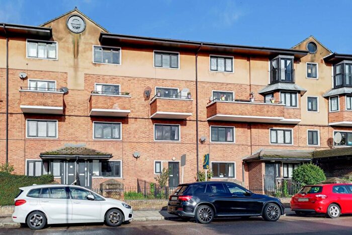 4 Bedroom Maisonette For Sale In Ecclesbourne Road, Islington, London, N1