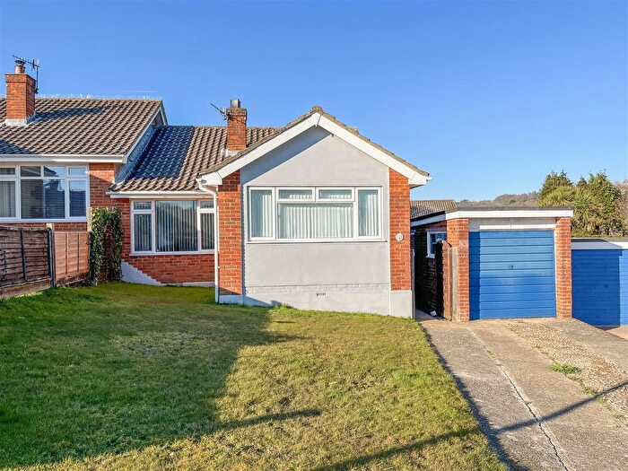 3 Bedroom Semi-Detached Bungalow To Rent In Hole Farm Close, Hastings, TN34