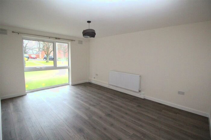 2 Bedroom Apartment To Rent In Shurland Avenue, East Barnet, EN4