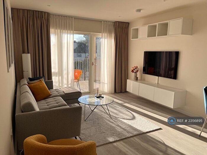 2 Bedroom Flat To Rent In Anemone Apartments, London, NW7