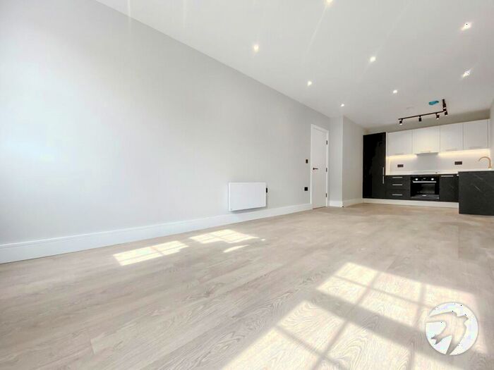 1 Bedroom Flat To Rent In High Street, Chatham, ME4