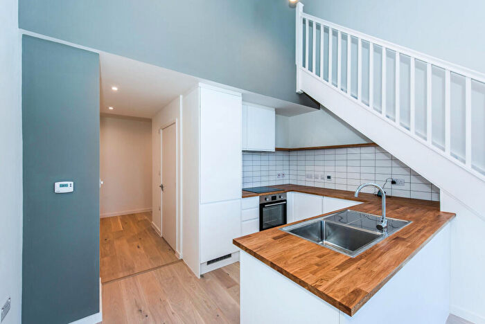 1 Bedroom Apartment To Rent In Becketts Place, KT1