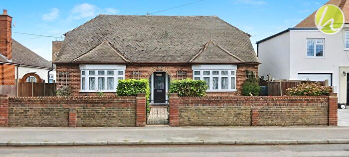 2 Bedroom Detached Bungalow For Sale In Hassenbrook Road, Stanford-Le-Hope, SS17