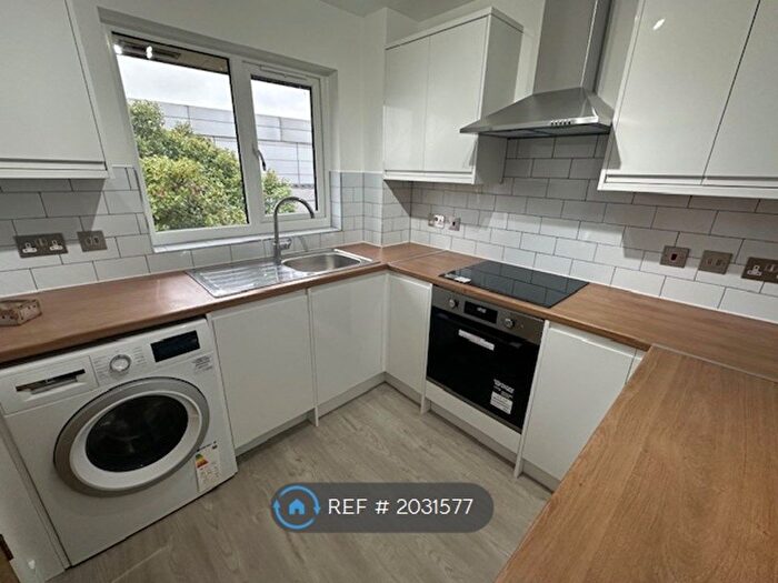 2 Bedroom Flat To Rent In Bernards Close, Ilford, IG6