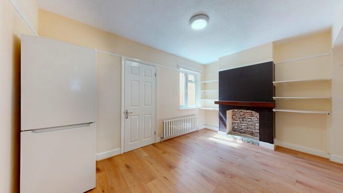 2 Bedroom Terraced House To Rent In Woburn Avenue, Purley, Surrey, CR8