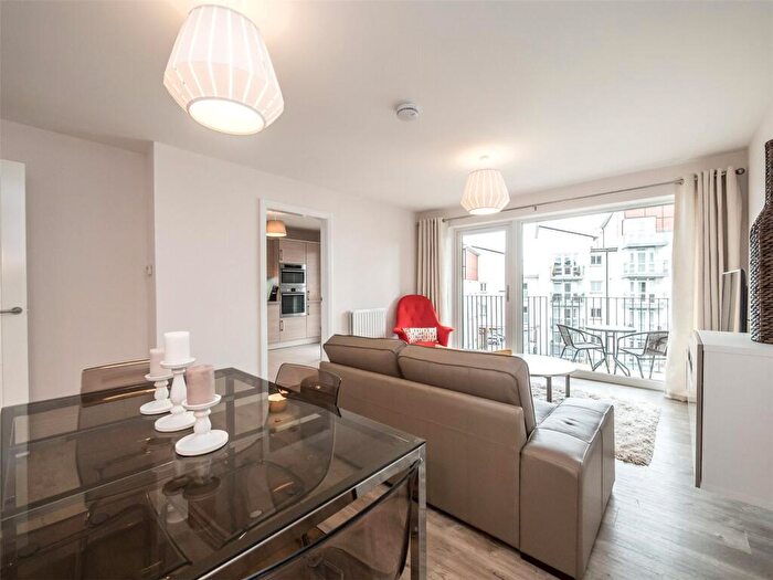 2 Bedroom Flat To Rent In Brunswick Road, Edinburgh, EH7