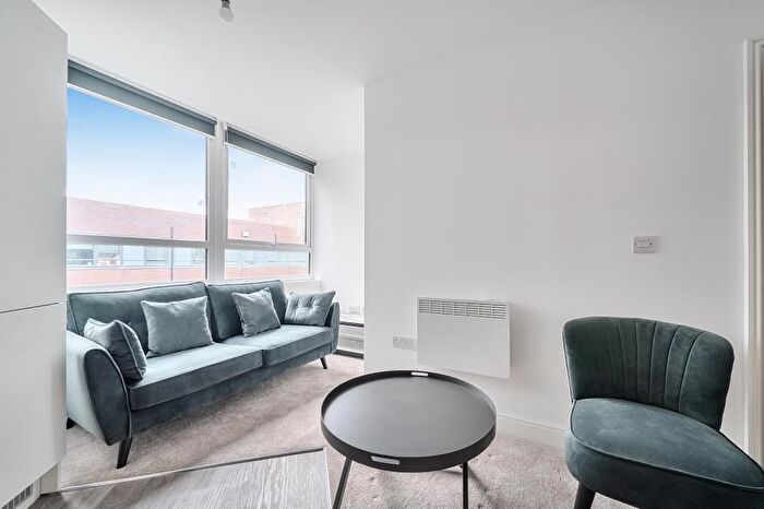 1 Bedroom Flat To Rent In Aylesbury, Buckinghamshire, HP19