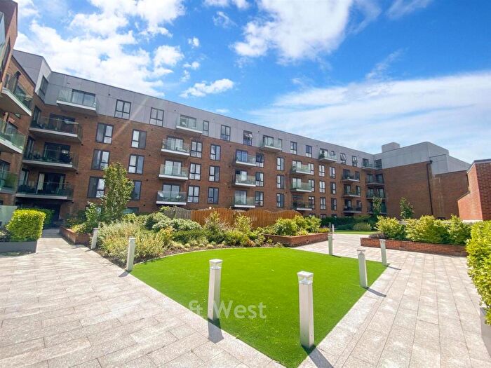 2 Bedroom Apartment For Sale In Queens Road, East Grinstead, West Sussex, RH19