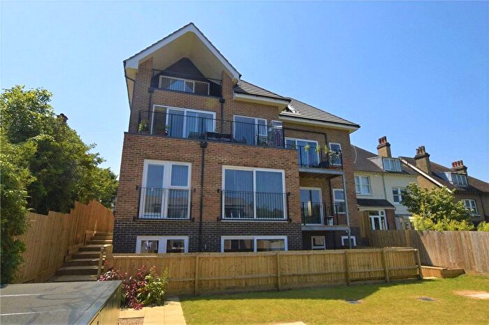 3 Bedroom Flat For Sale In Purley Knoll, Purley, CR8