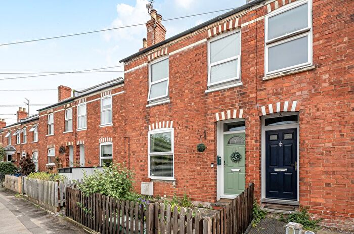 3 Bedroom Semi-detached House For Sale In Naunton Lane, Cheltenham, Gloucestershire, GL53