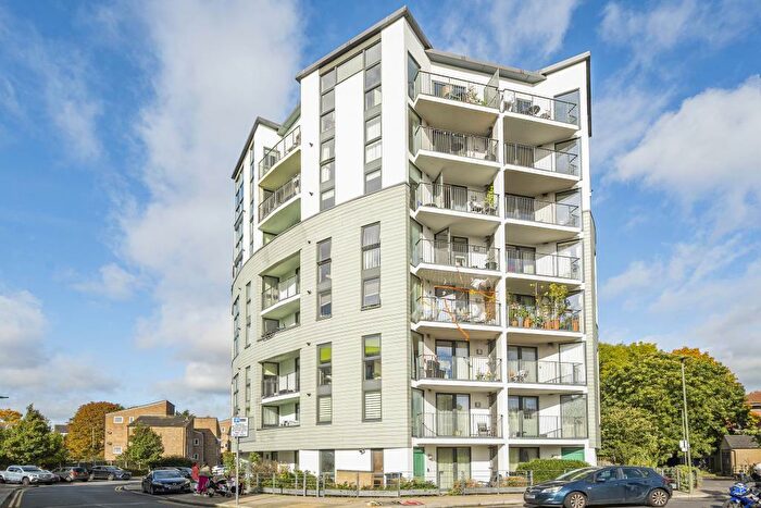 2 Bedroom Apartment To Rent In Edgware, London, NW9