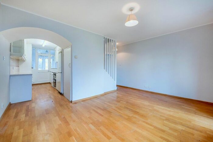 4 Bedroom Property To Rent In Telford Terrace, London, SW1V