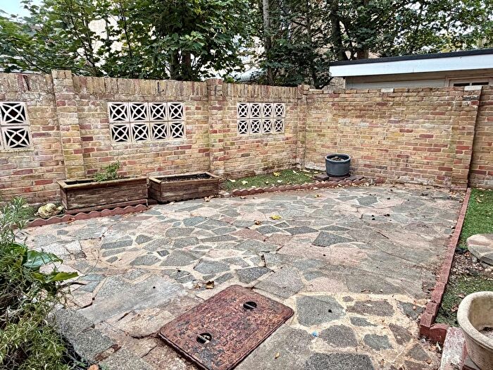 2 Bedroom Maisonette For Sale In Cliveden Place, Shepperton, Surrey, TW17