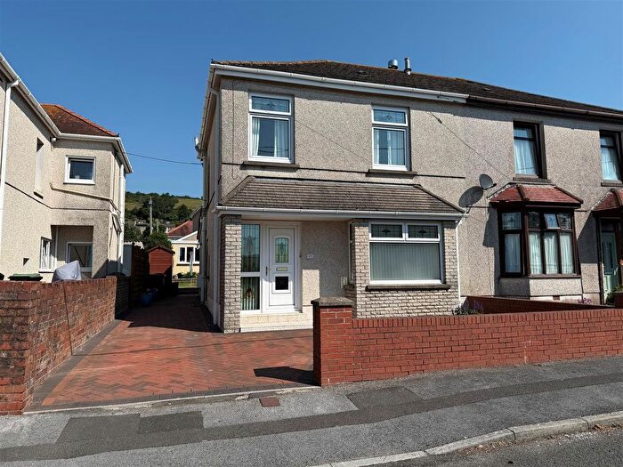3 Bedroom Semi-Detached House For Sale In Penybryn Avenue, Burry Port, SA16
