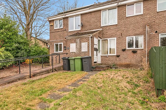 1 Bedroom Flat For Sale In Croft Gardens, Huddersfield, HD2