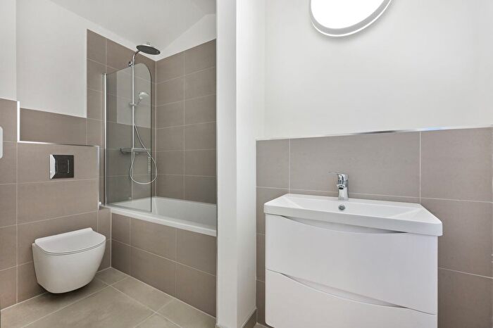 1 Bedroom Flat To Rent In Henshall Street, London, N1