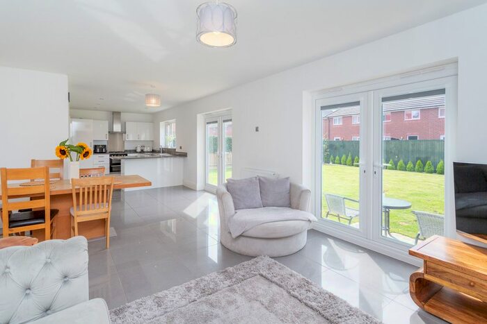 5 Bedroom Detached House For Sale In Pippin Close, Sherburn In Elmet, Leeds, LS25