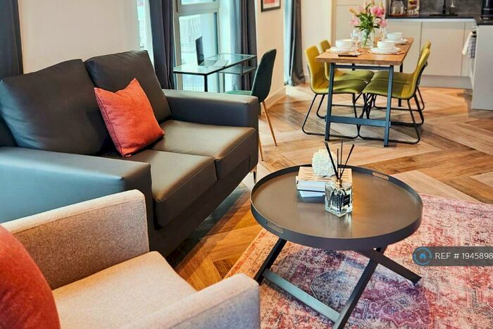 2 Bedroom Flat To Rent In Rochdale Road, Manchester, M4