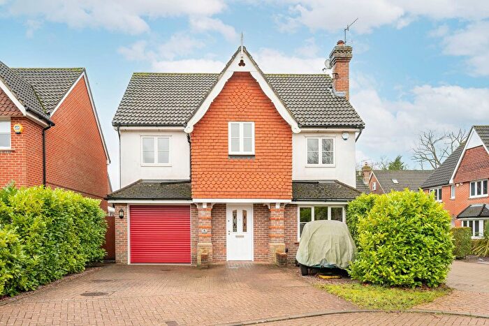 5 Bedroom Detached House For Sale In Jennings Way, Horley, RH6