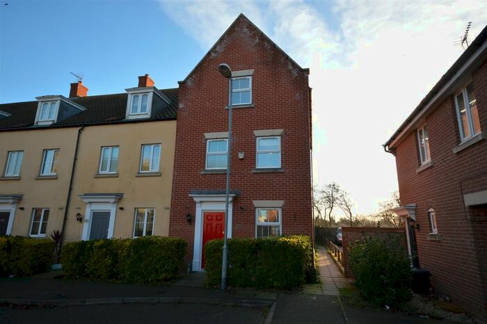 4 Bedroom Town House To Rent In Harpers Way, Clacton-On-Sea, CO16