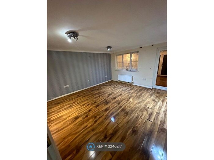 5 Bedroom End Of Terrace House To Rent In Parklands Close, Ilford, IG2