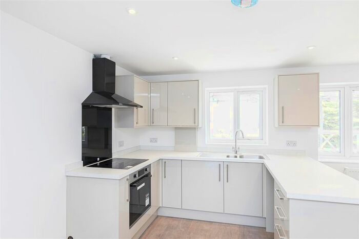 2 Bedroom Flat To Rent In Broadway, Southbourne, Bournemouth, BH6