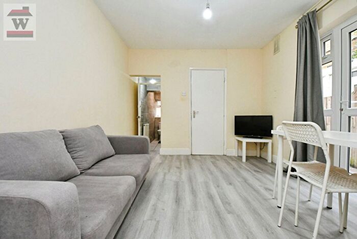 2 Bedroom Flat To Rent In Cecil Road, Hounslow, TW3