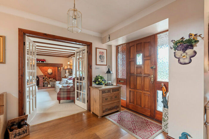 4 Bedroom Detached House For Sale In Warwick Road, Kenilworth, CV8