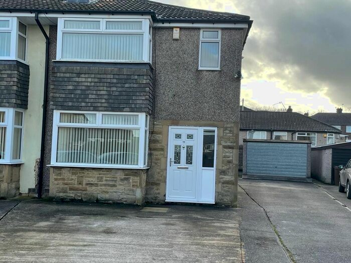 3 Bedroom Semi-Detached House To Rent In Flockton Close, Bradford, West Yorkshire, BD4