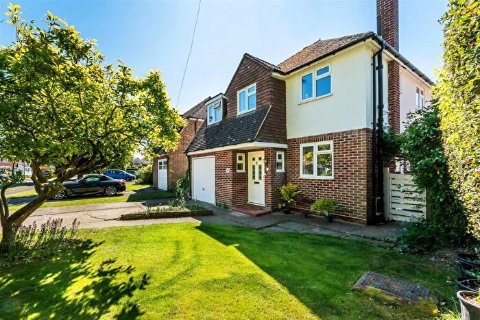 3 Bedroom Detached House For Sale In Cannon Way, Fetcham, KT22